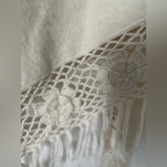Importations Maria 100% Alpaca wool Handmade Natural Crochet Trim Poncho - Picture 10 of 10